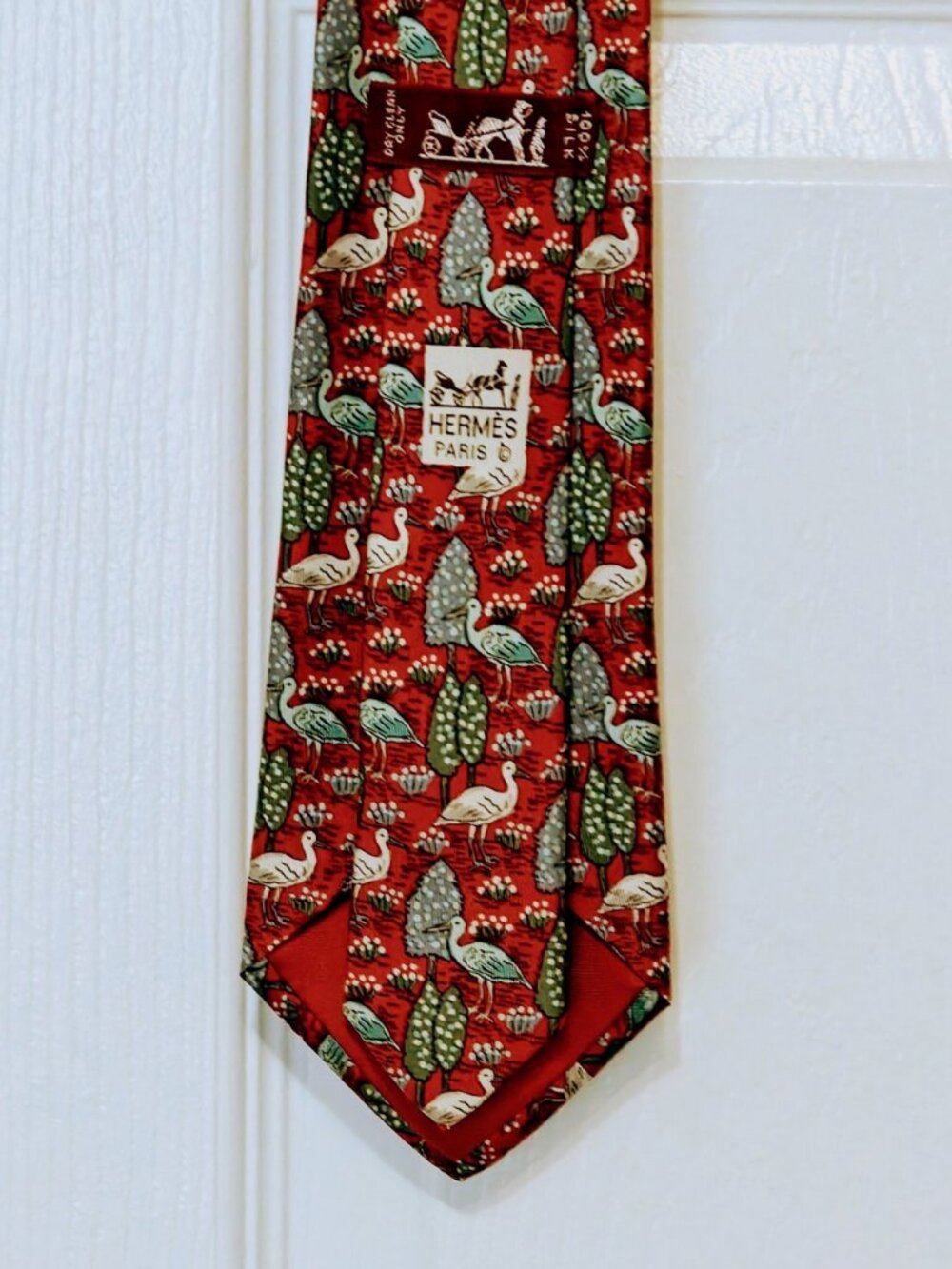 Hermes Men's Tie Silk Red 7631 PA Whimsical Heron Bird Tree/Plants 3.5" x 58.5" - Picture 7 of 8